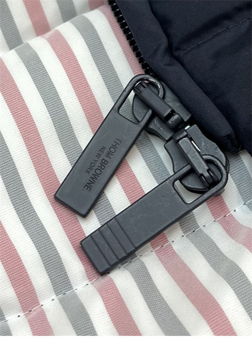 Thom Browne 톰브라운 퍼넬 넥다운 패딩 베스트 레플리카 10번 이미지 - 의류 | 세미샵 레플리카 사이트