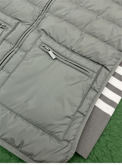 Thom Browne 톰브라운 퍼넬 넥다운 패딩 베스트 레플리카 16번 이미지 - 의류 | 세미샵 레플리카 사이트