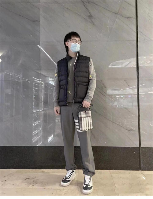 Thom Browne 톰브라운 퍼넬 넥다운 패딩 베스트 레플리카 31번 이미지 - 의류 | 세미샵 레플리카 사이트