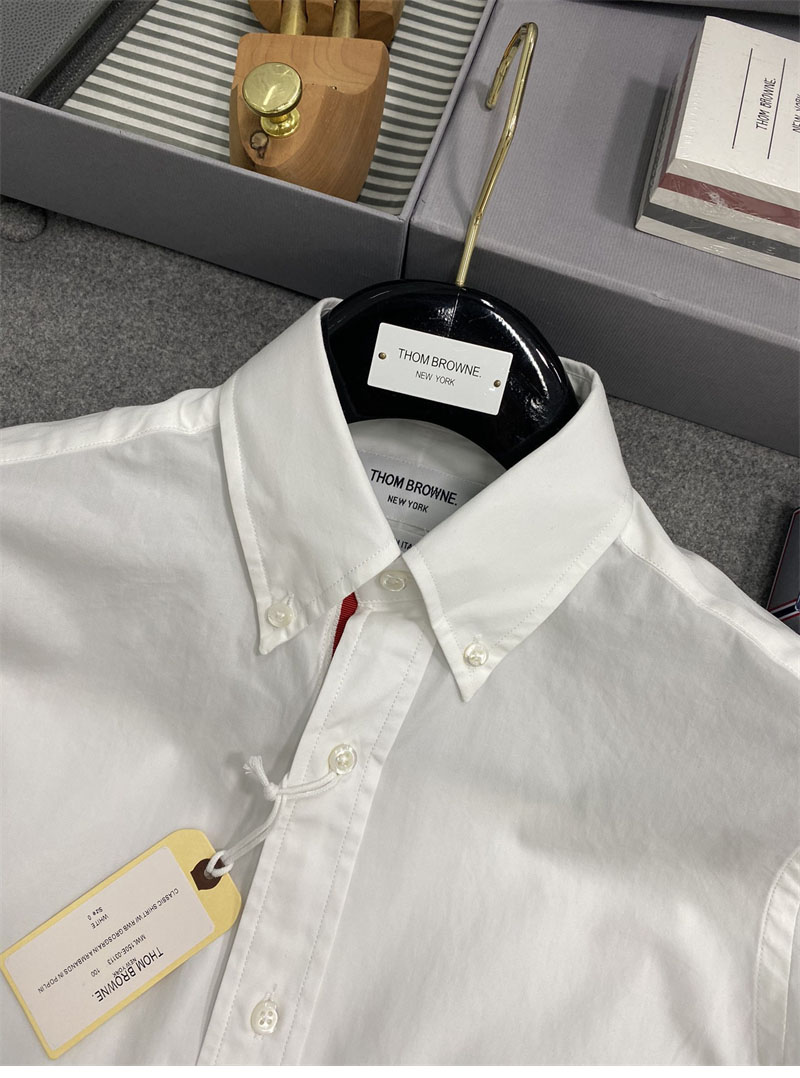 Thom Browne 톰브라운 포플린 히든 삼선 클래식 셔츠 레플리카 8번 이미지 - 의류 | 세미샵 레플리카 사이트