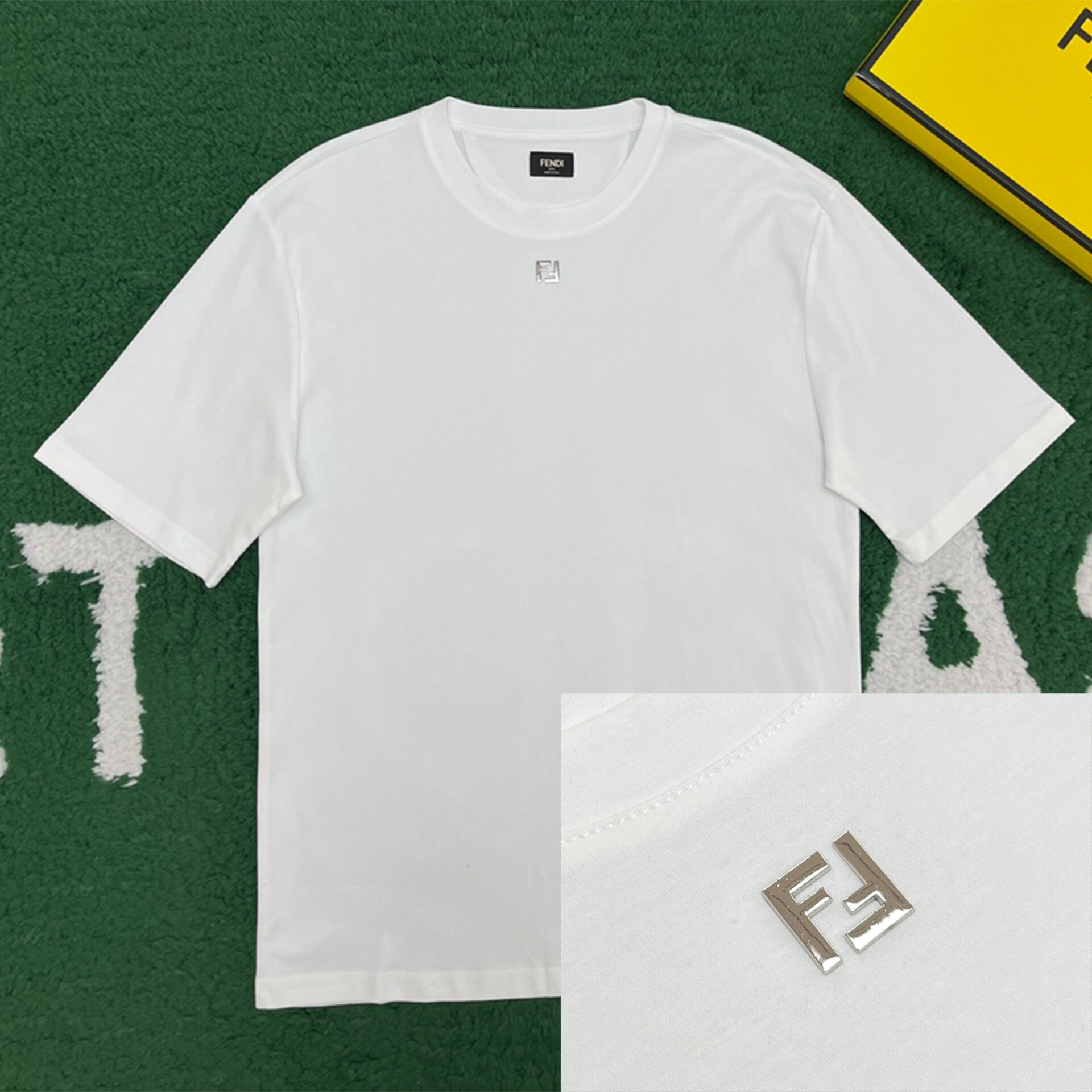 Fendi 펜디 메탈 FF 아플리케 포인트 코튼 반팔 티셔츠 “2COLOR” 레플리카 1번 이미지 - 의류 | 세미샵 레플리카 사이트