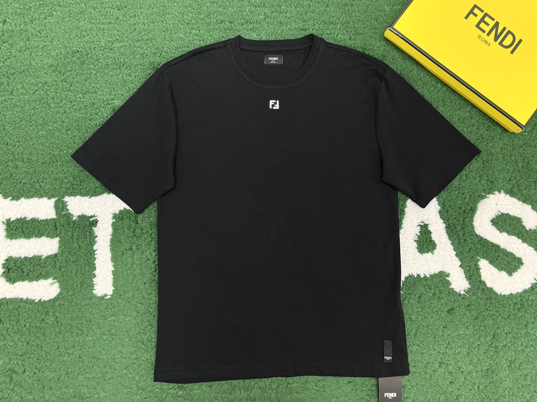 Fendi 펜디 메탈 FF 아플리케 포인트 코튼 반팔 티셔츠 “2COLOR” 레플리카 8번 이미지 - 의류 | 세미샵 레플리카 사이트