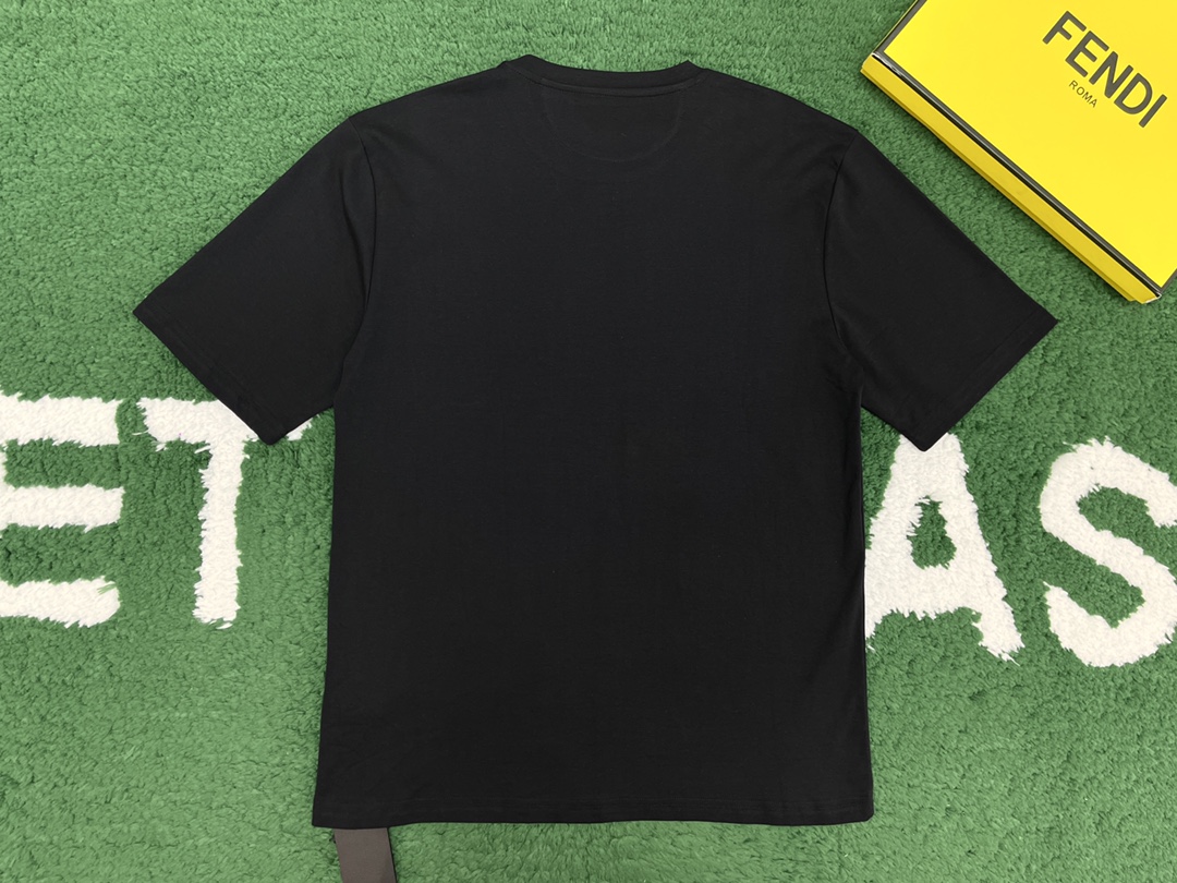 Fendi 펜디 메탈 FF 아플리케 포인트 코튼 반팔 티셔츠 “2COLOR” 레플리카 9번 이미지 - 의류 | 세미샵 레플리카 사이트