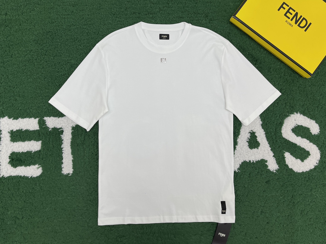 Fendi 펜디 메탈 FF 아플리케 포인트 코튼 반팔 티셔츠 “2COLOR” 레플리카 14번 이미지 - 의류 | 세미샵 레플리카 사이트