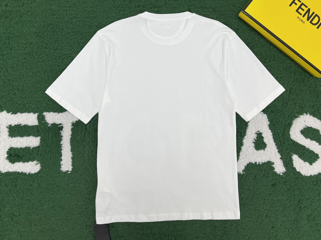 Fendi 펜디 메탈 FF 아플리케 포인트 코튼 반팔 티셔츠 “2COLOR” 레플리카 15번 이미지 - 의류 | 세미샵 레플리카 사이트