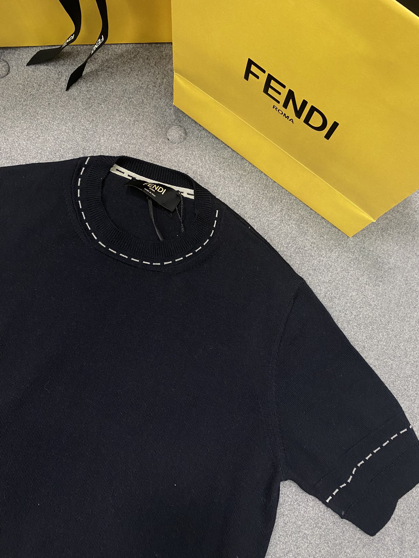 Fendi 펜디 블루톤 메이드 인 펜디 디테일 크루넥 반팔 스웨터 레플리카 4번 이미지 - 의류 | 세미샵 레플리카 사이트