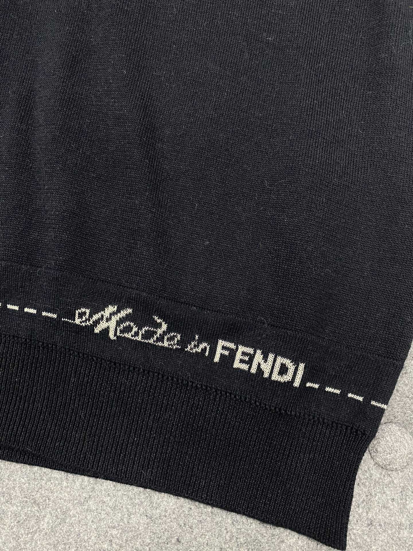 Fendi 펜디 블루톤 메이드 인 펜디 디테일 크루넥 반팔 스웨터 레플리카 6번 이미지 - 의류 | 세미샵 레플리카 사이트