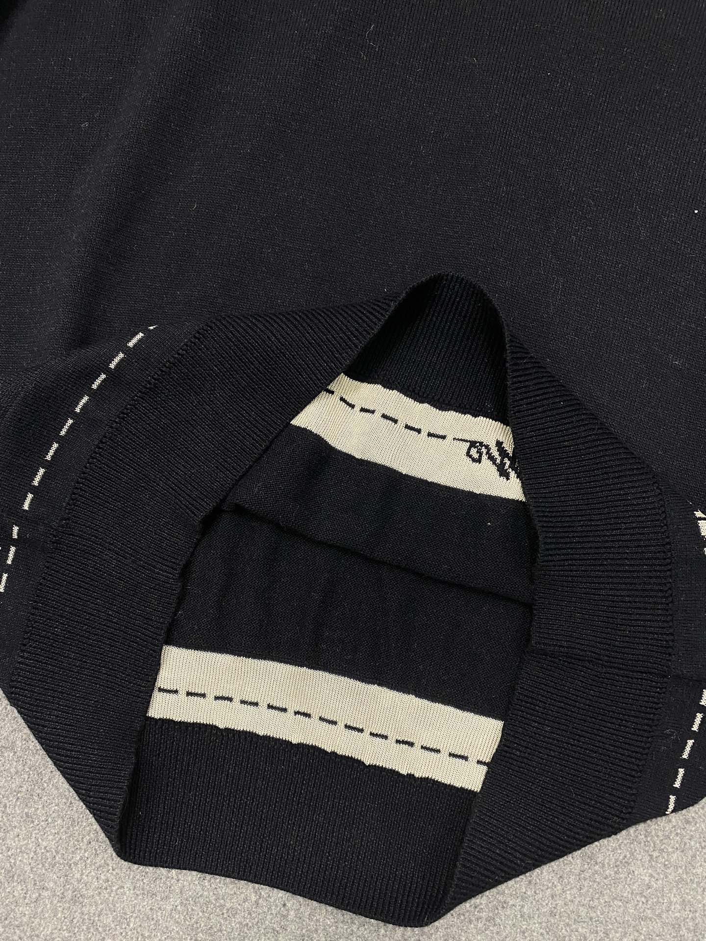 Fendi 펜디 블루톤 메이드 인 펜디 디테일 크루넥 반팔 스웨터 레플리카 8번 이미지 - 의류 | 세미샵 레플리카 사이트