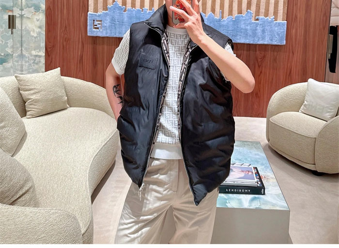 Fendi 펜디 점퍼 페브릭 반팔 니트 스웨터 레플리카 4번 이미지 - 의류 | 세미샵 레플리카 사이트