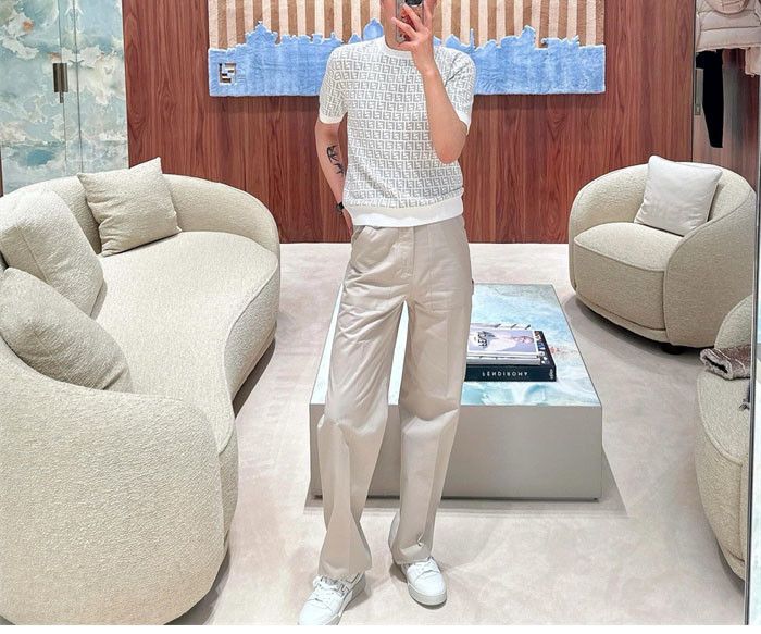 Fendi 펜디 점퍼 페브릭 반팔 니트 스웨터 레플리카 5번 이미지 - 의류 | 세미샵 레플리카 사이트