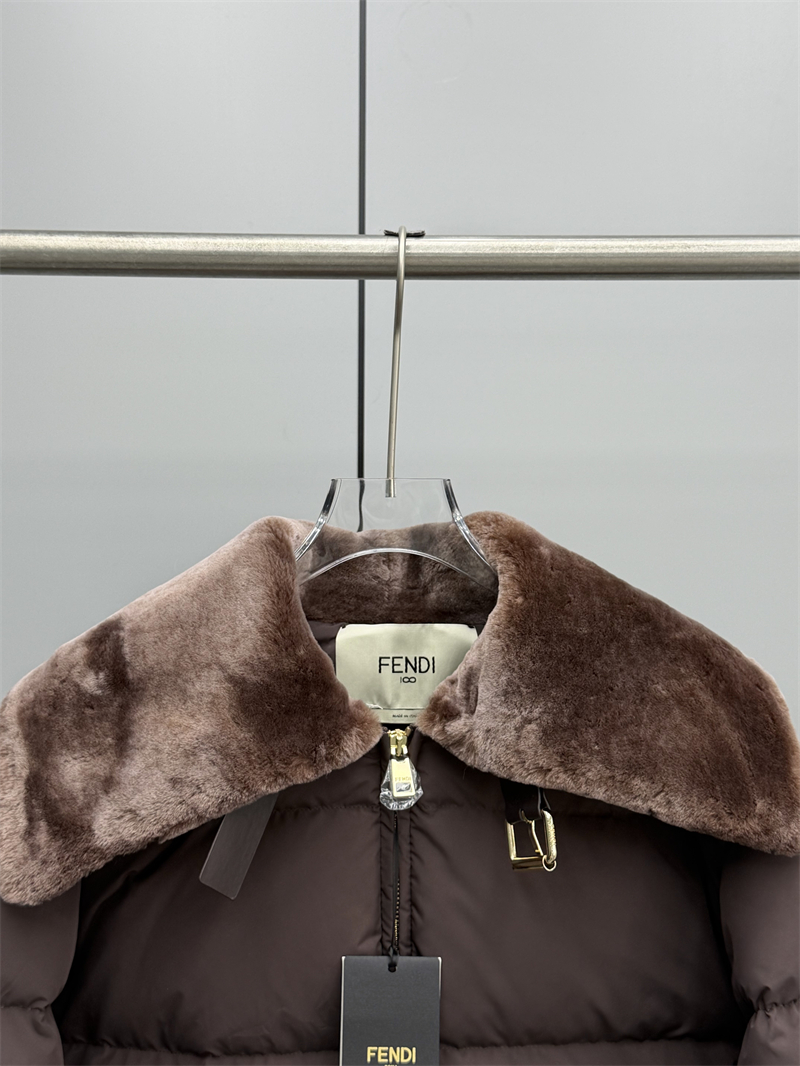 펜디 펜디 퀼팅 애비에이터 다운 패딩 자켓 레플리카 2번 이미지 - 의류 | 세미샵 레플리카 사이트