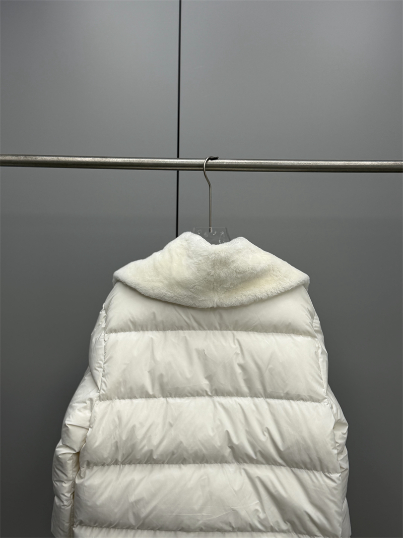 펜디 펜디 퀼팅 애비에이터 다운 패딩 자켓 레플리카 17번 이미지 - 의류 | 세미샵 레플리카 사이트