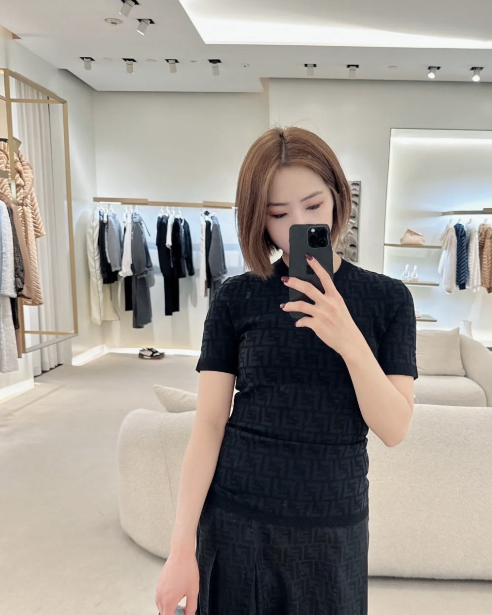 Fendi 펜디 톤온톤 플록 FF 모티브 니트 반팔 티셔츠 “2COLOR” 레플리카 2번 이미지 - 의류 | 세미샵 레플리카 사이트