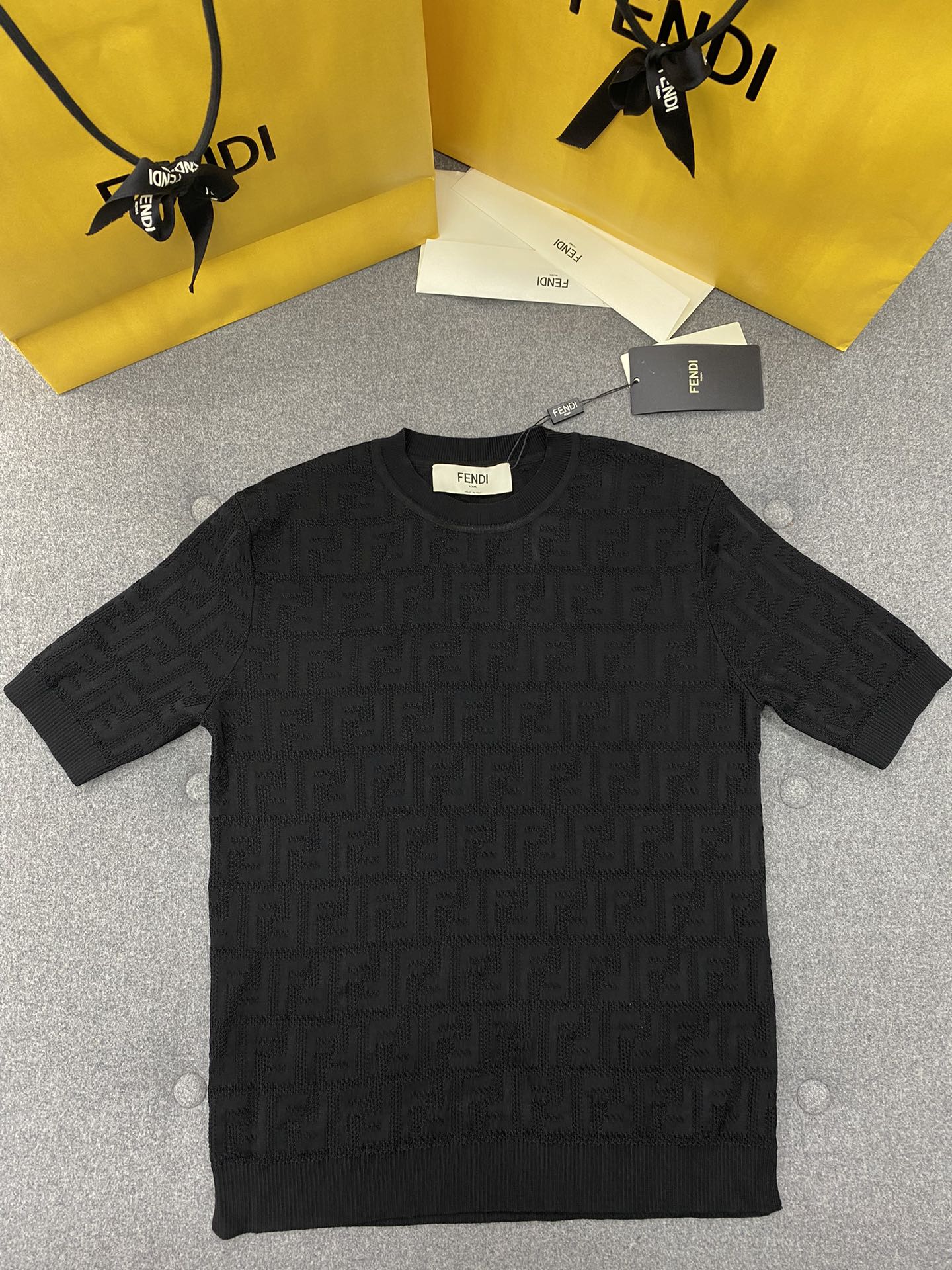 Fendi 펜디 톤온톤 플록 FF 모티브 니트 반팔 티셔츠 “2COLOR” 레플리카 6번 이미지 - 의류 | 세미샵 레플리카 사이트