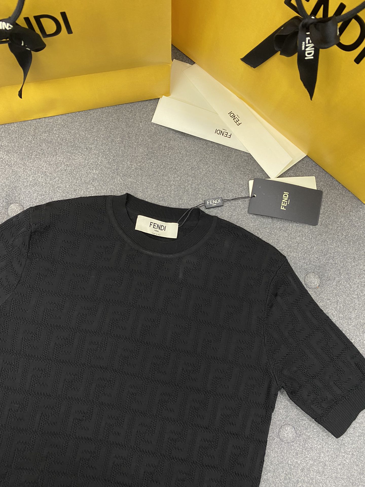 Fendi 펜디 톤온톤 플록 FF 모티브 니트 반팔 티셔츠 “2COLOR” 레플리카 7번 이미지 - 의류 | 세미샵 레플리카 사이트