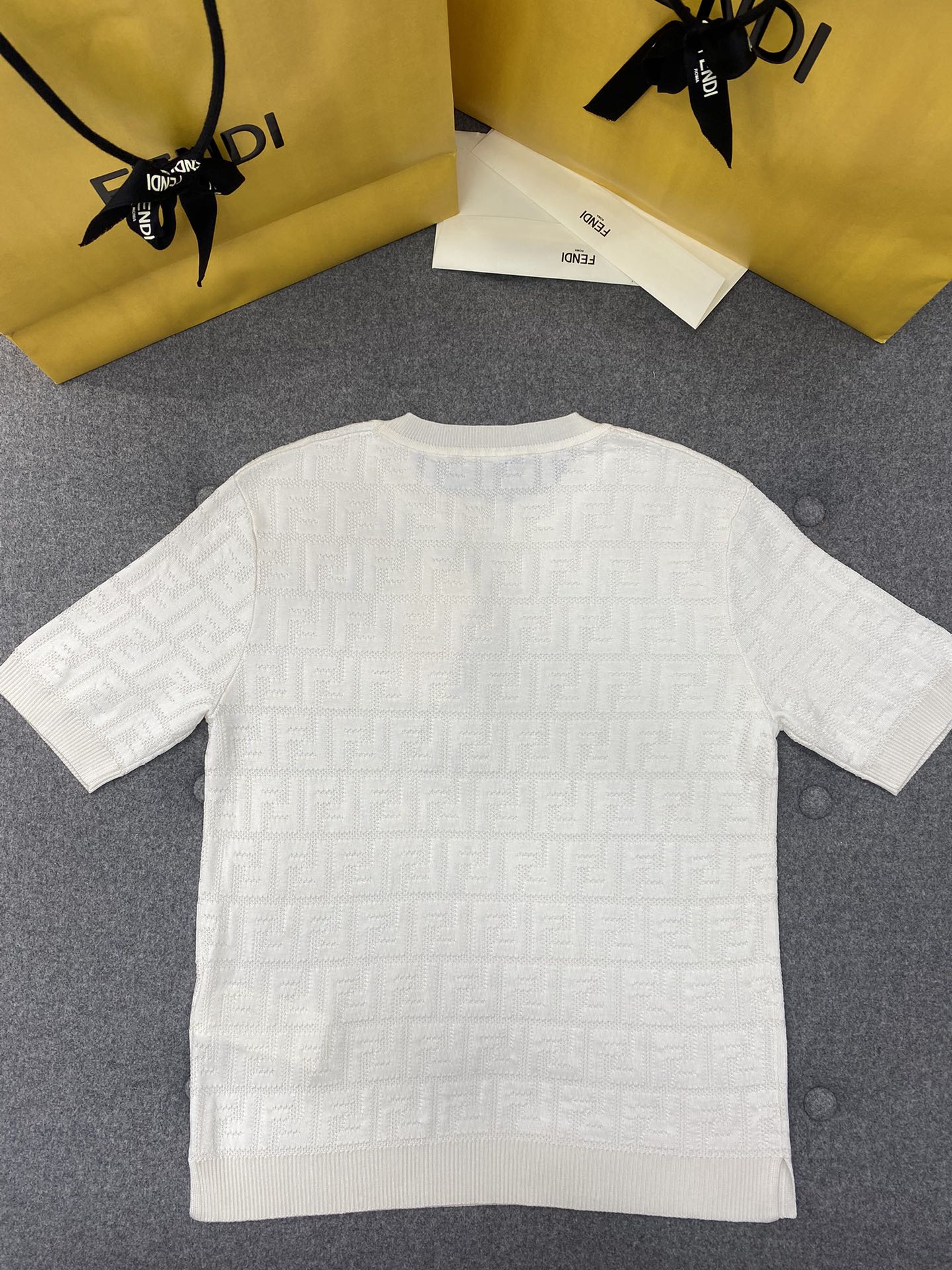 Fendi 펜디 톤온톤 플록 FF 모티브 니트 반팔 티셔츠 “2COLOR” 레플리카 14번 이미지 - 의류 | 세미샵 레플리카 사이트