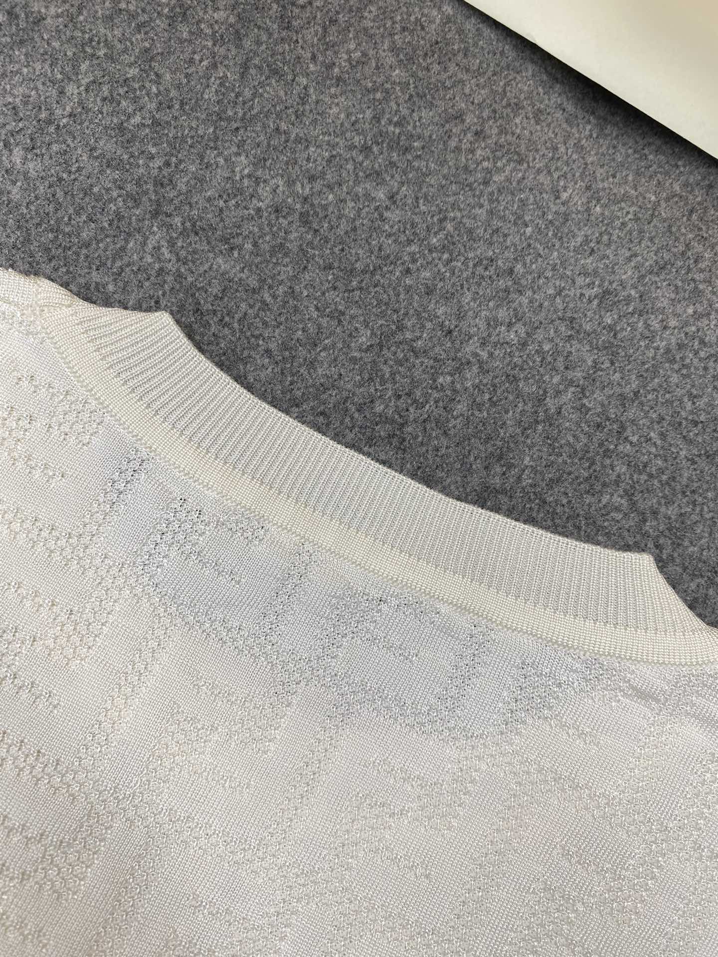 Fendi 펜디 톤온톤 플록 FF 모티브 니트 반팔 티셔츠 “2COLOR” 레플리카 15번 이미지 - 의류 | 세미샵 레플리카 사이트