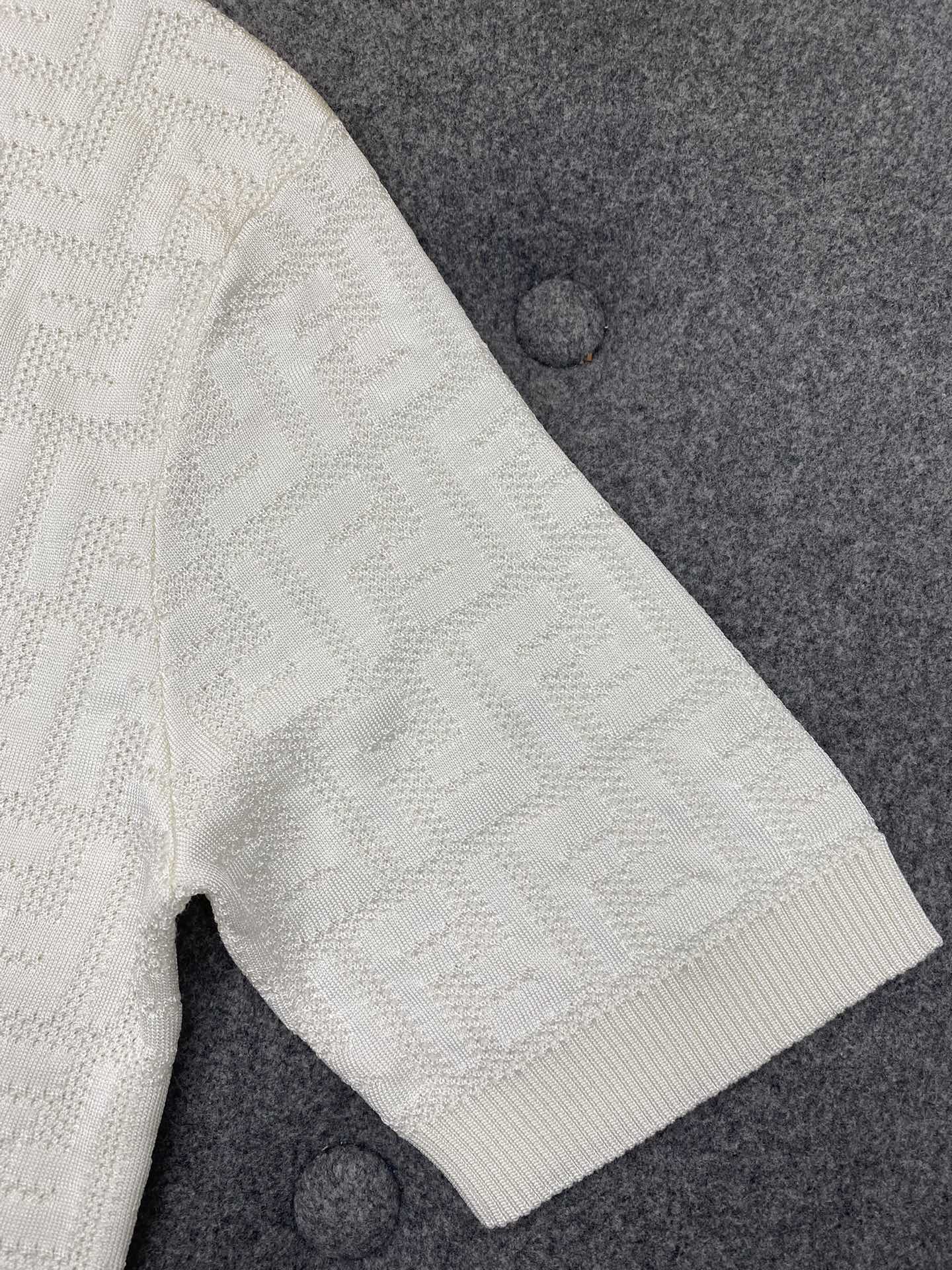 Fendi 펜디 톤온톤 플록 FF 모티브 니트 반팔 티셔츠 “2COLOR” 레플리카 16번 이미지 - 의류 | 세미샵 레플리카 사이트