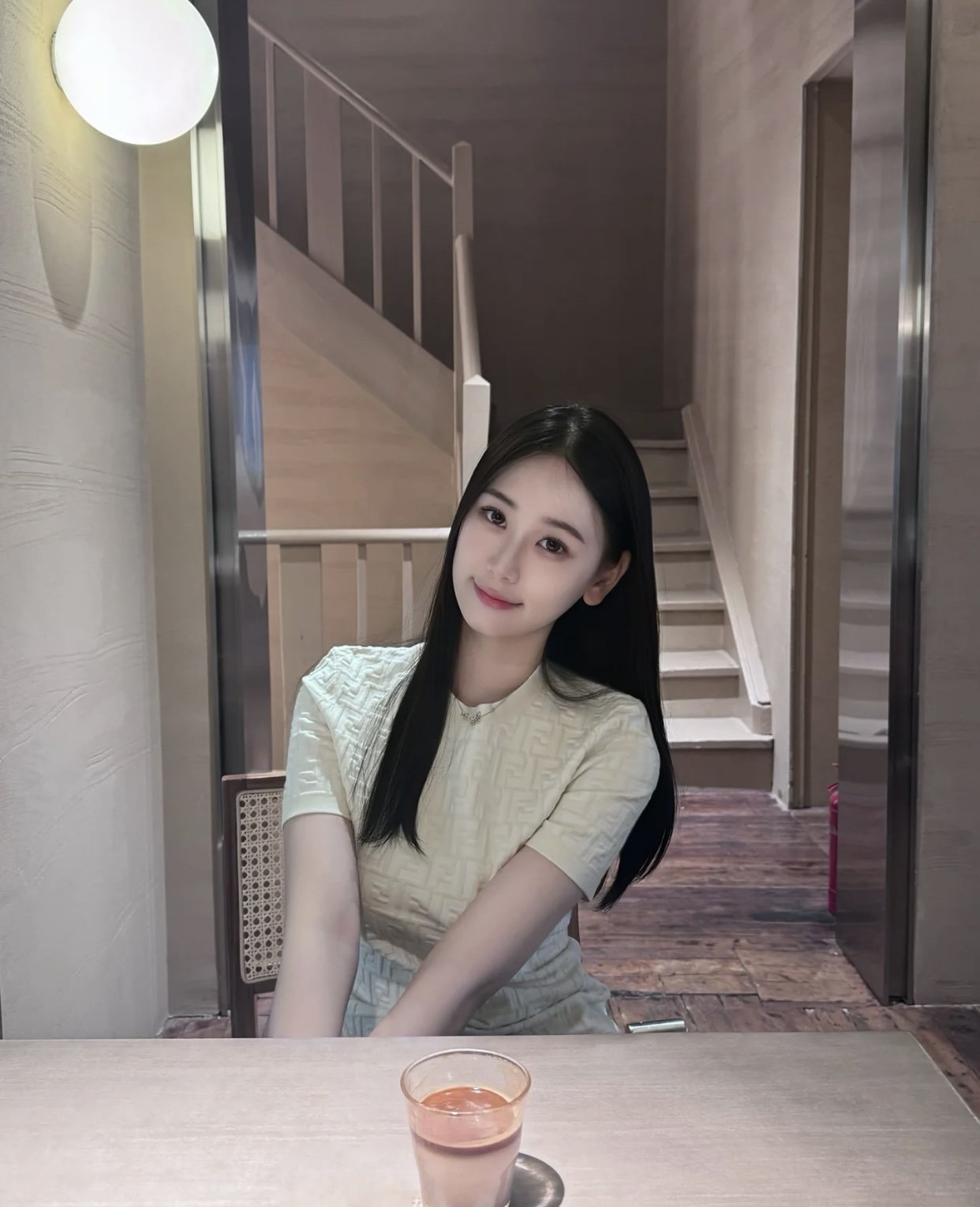 Fendi 펜디 화이트 FF 안타르시아 비스코스 니트 반팔 티셔츠 레플리카 2번 이미지 - 의류 | 세미샵 레플리카 사이트