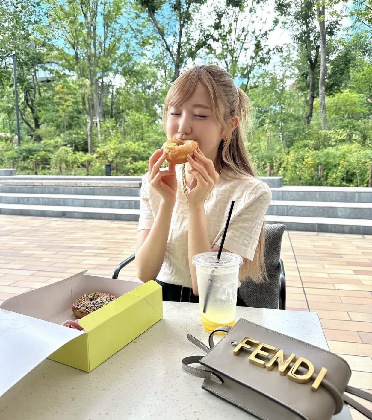 Fendi 펜디 화이트 FF 안타르시아 비스코스 니트 반팔 티셔츠 레플리카 4번 이미지 - 의류 | 세미샵 레플리카 사이트