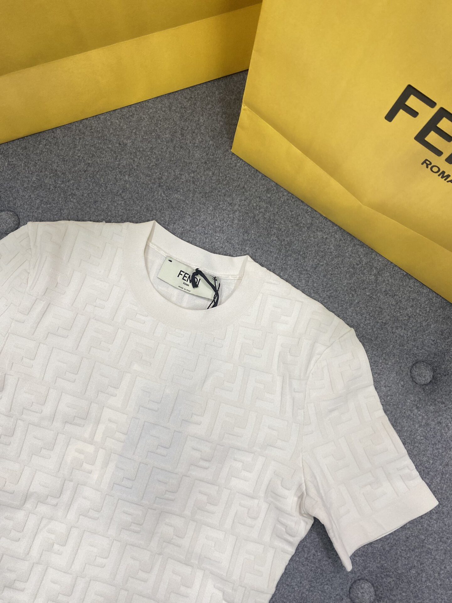 Fendi 펜디 화이트 FF 안타르시아 비스코스 니트 반팔 티셔츠 레플리카 8번 이미지 - 의류 | 세미샵 레플리카 사이트