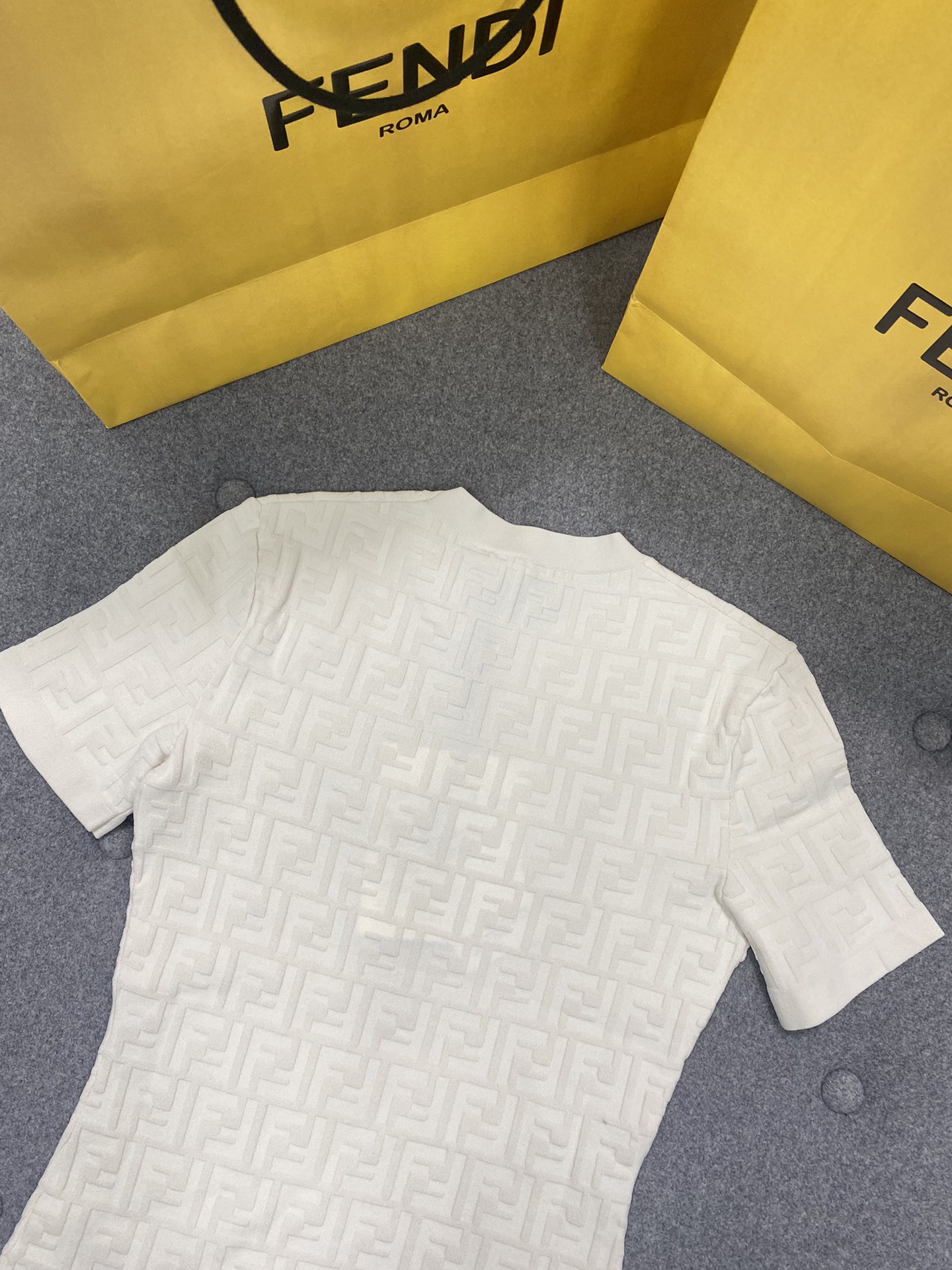 Fendi 펜디 화이트 FF 안타르시아 비스코스 니트 반팔 티셔츠 레플리카 11번 이미지 - 의류 | 세미샵 레플리카 사이트