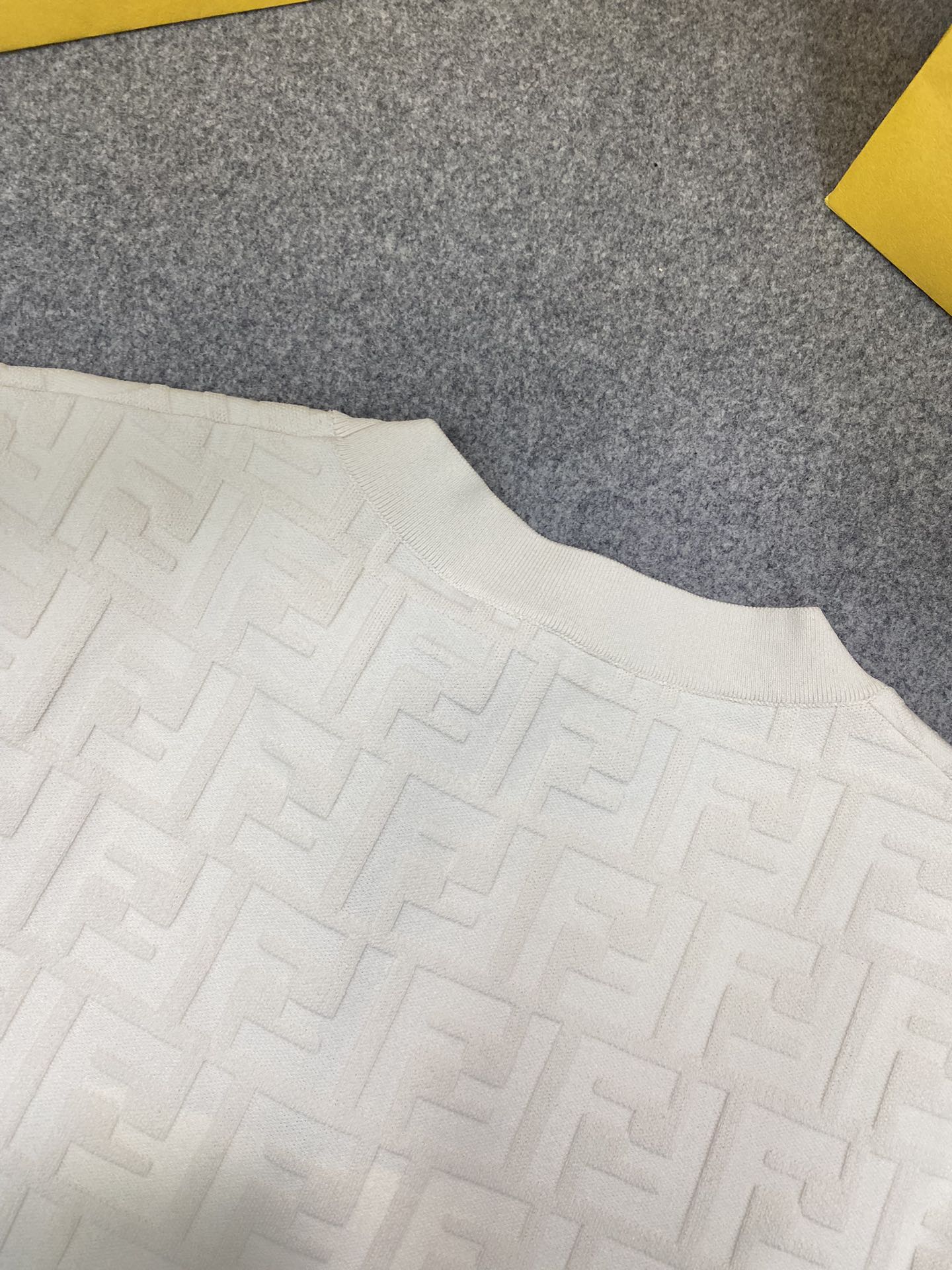 Fendi 펜디 화이트 FF 안타르시아 비스코스 니트 반팔 티셔츠 레플리카 16번 이미지 - 의류 | 세미샵 레플리카 사이트