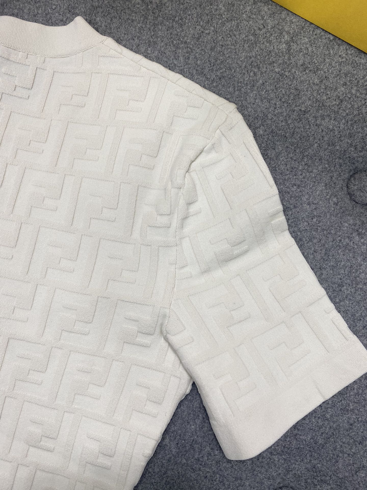 Fendi 펜디 화이트 FF 안타르시아 비스코스 니트 반팔 티셔츠 레플리카 17번 이미지 - 의류 | 세미샵 레플리카 사이트