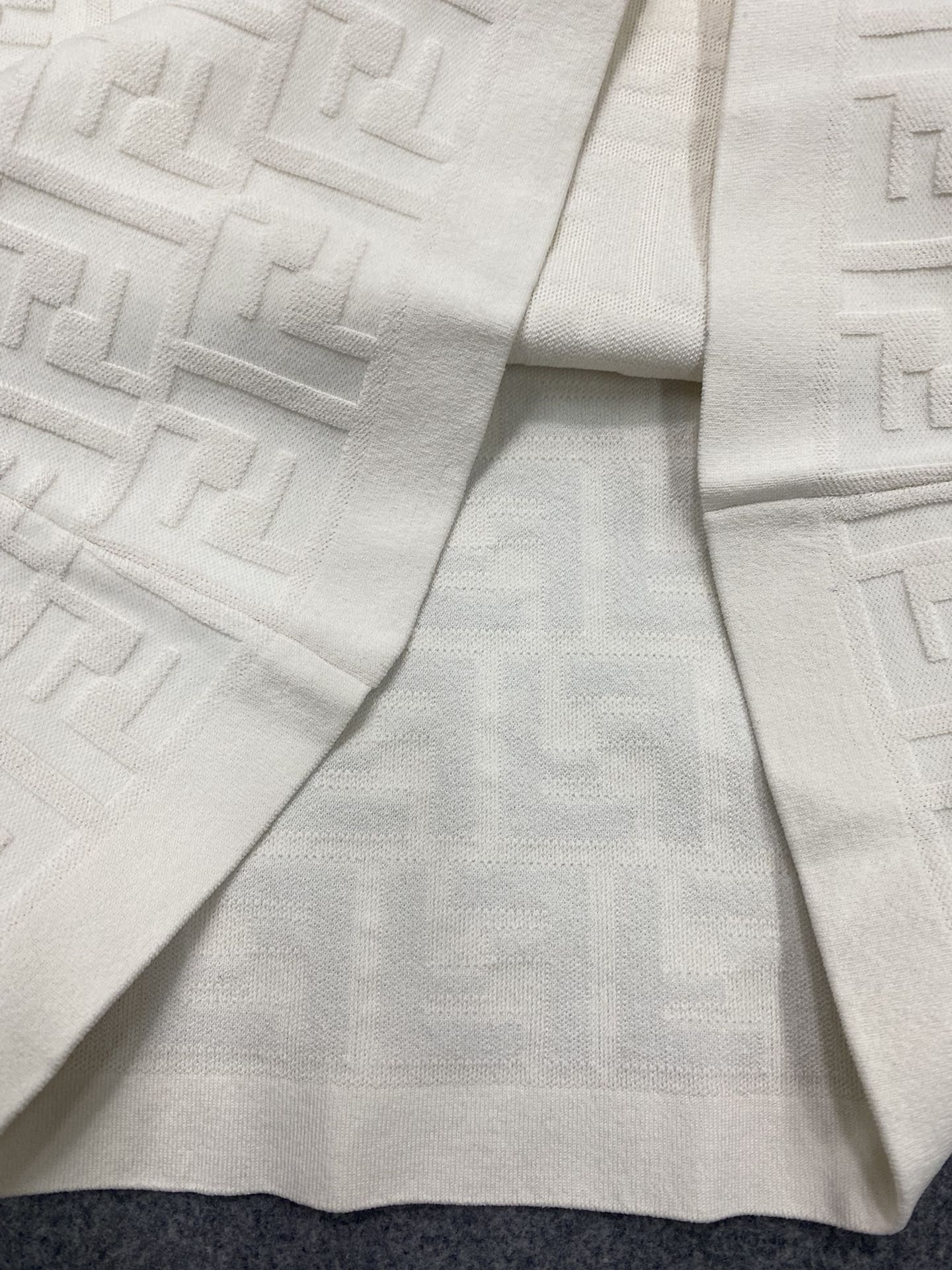 Fendi 펜디 화이트 FF 안타르시아 비스코스 니트 반팔 티셔츠 레플리카 18번 이미지 - 의류 | 세미샵 레플리카 사이트