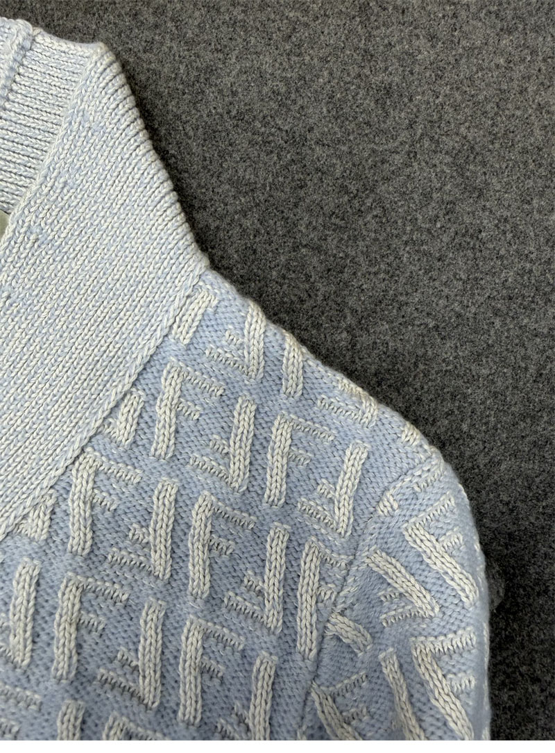 Fendi 펜디 FF 로고 인타르시아 니트 크롭 가디건 & 미니 스커트 파우더 블루 레플리카 13번 이미지 - 의류 | 세미샵 레플리카 사이트