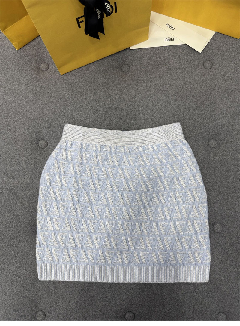 Fendi 펜디 FF 로고 인타르시아 니트 크롭 가디건 & 미니 스커트 파우더 블루 레플리카 15번 이미지 - 의류 | 세미샵 레플리카 사이트