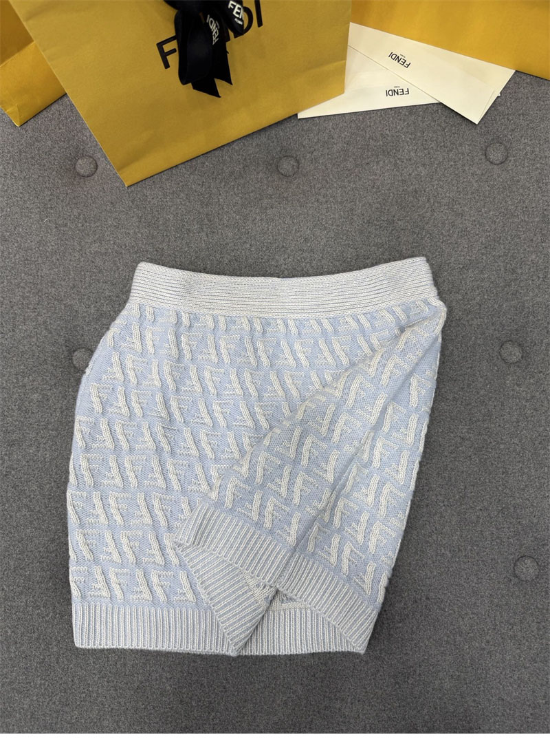 Fendi 펜디 FF 로고 인타르시아 니트 크롭 가디건 & 미니 스커트 파우더 블루 레플리카 16번 이미지 - 의류 | 세미샵 레플리카 사이트