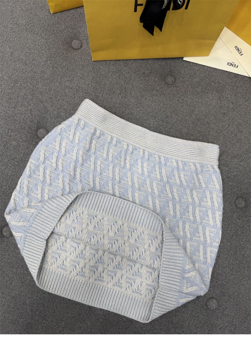 Fendi 펜디 FF 로고 인타르시아 니트 크롭 가디건 & 미니 스커트 파우더 블루 레플리카 19번 이미지 - 의류 | 세미샵 레플리카 사이트