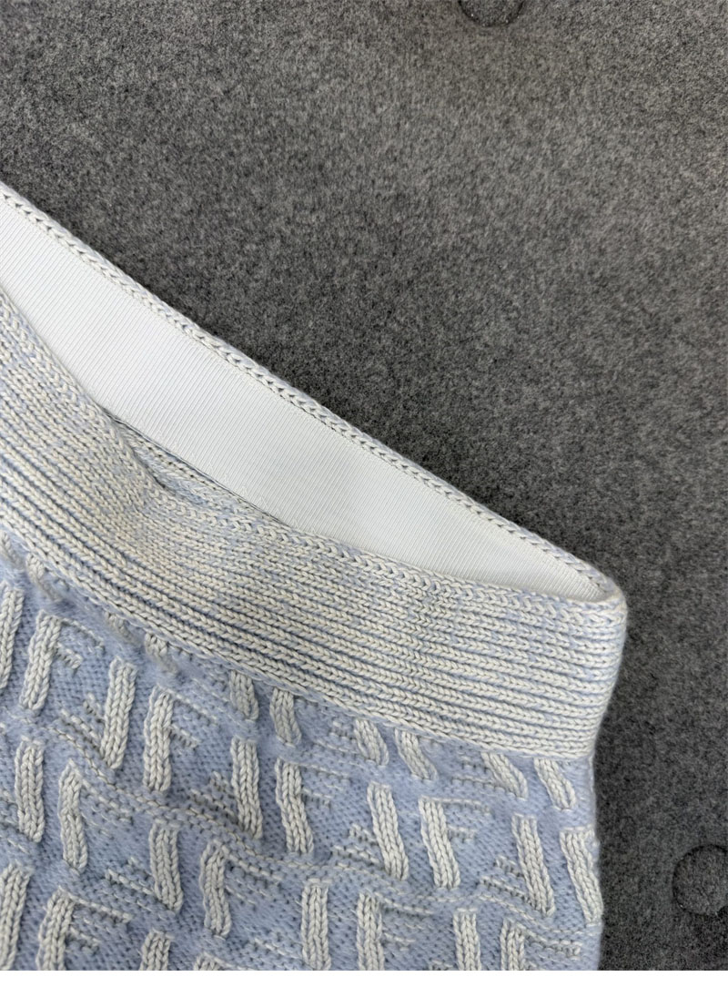 Fendi 펜디 FF 로고 인타르시아 니트 크롭 가디건 & 미니 스커트 파우더 블루 레플리카 23번 이미지 - 의류 | 세미샵 레플리카 사이트