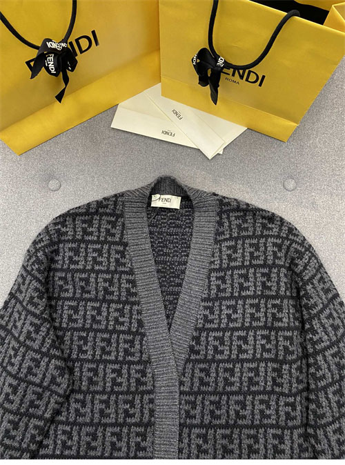 Fendi 펜디 FF 자카드 리버시블 캐시미어 가디건 레플리카 16번 이미지 - 의류 | 세미샵 레플리카 사이트