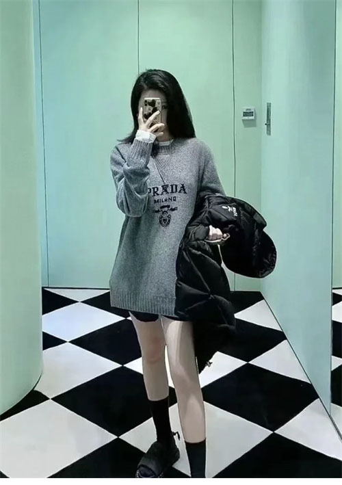 P R A D A 프라다 로고 울 캐시미어 크루넥 스웨터 니트 2컬러 레플리카 4번 이미지 - 의류 | 세미샵 레플리카 사이트