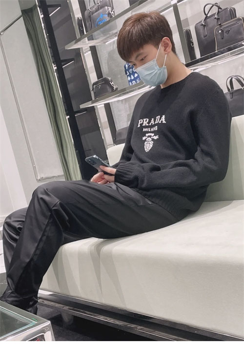 P R A D A 프라다 로고 울 캐시미어 크루넥 스웨터 니트 2컬러 레플리카 6번 이미지 - 의류 | 세미샵 레플리카 사이트