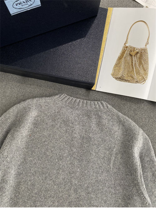 P R A D A 프라다 로고 울 캐시미어 크루넥 스웨터 니트 2컬러 레플리카 12번 이미지 - 의류 | 세미샵 레플리카 사이트