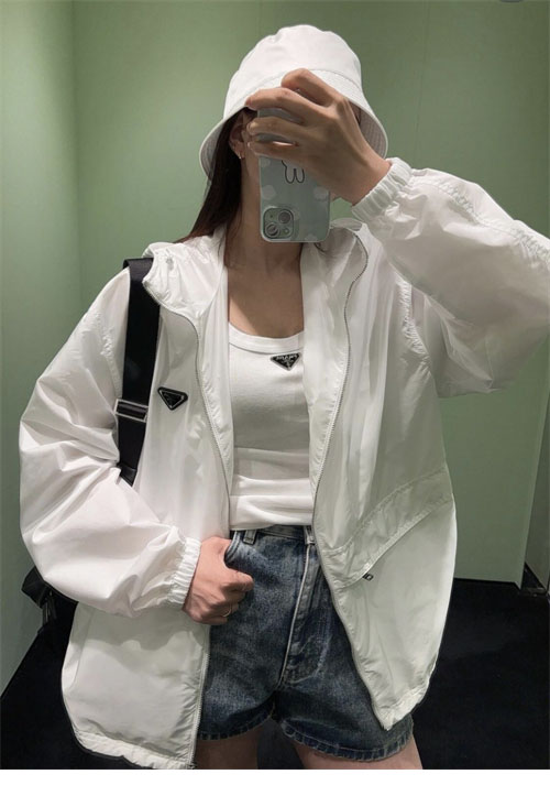 P R A D A 프라다 리나일론 블루종 바람막이 자켓 화이트 레플리카 2번 이미지 - 의류 | 세미샵 레플리카 사이트