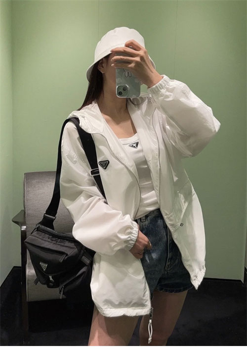 P R A D A 프라다 리나일론 블루종 바람막이 자켓 화이트 레플리카 3번 이미지 - 의류 | 세미샵 레플리카 사이트