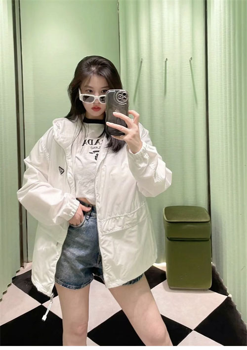 P R A D A 프라다 리나일론 블루종 바람막이 자켓 화이트 레플리카 4번 이미지 - 의류 | 세미샵 레플리카 사이트