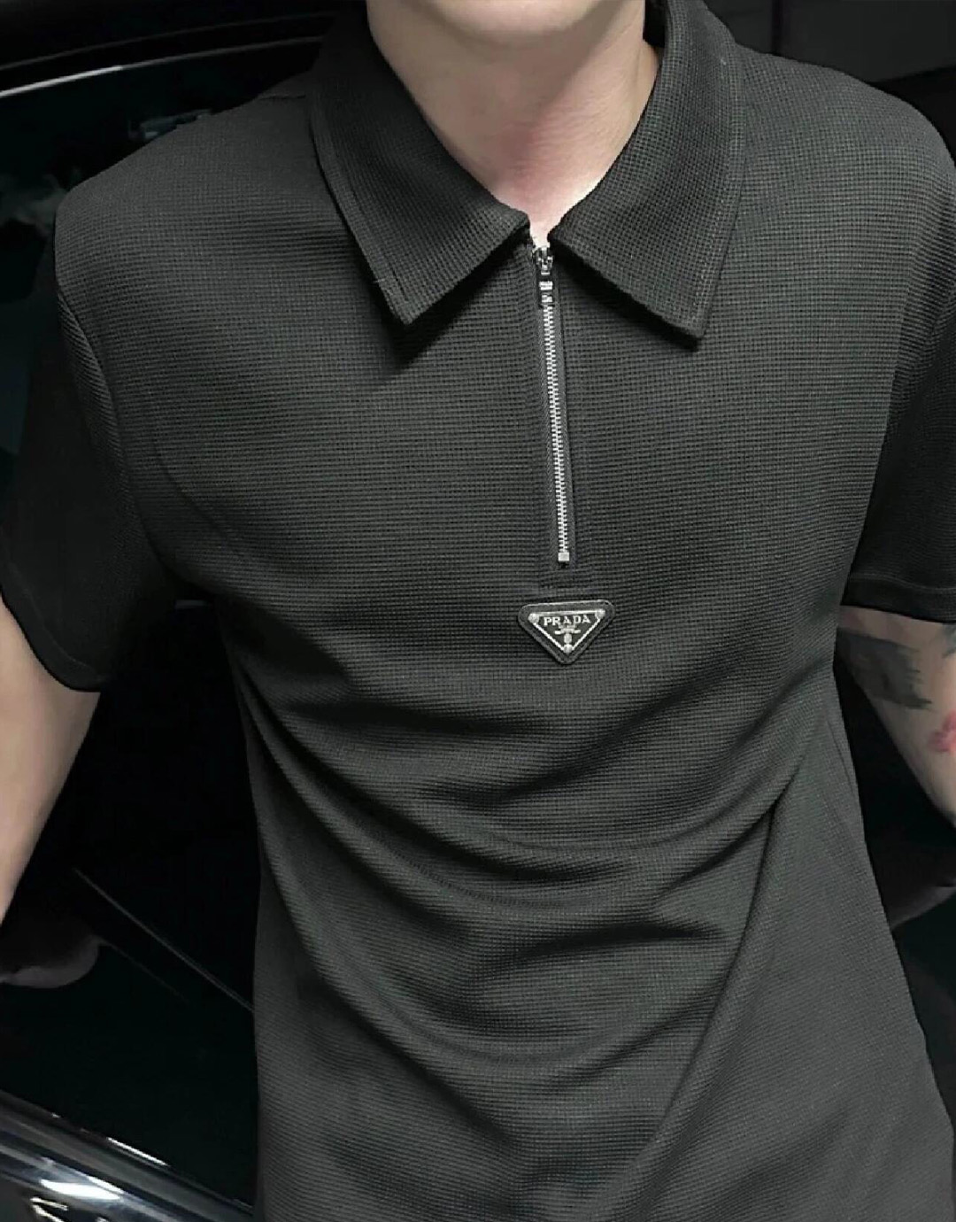 P R A D A 프라다 와플 스틸 와펜 반팔 폴로 카라 티셔츠 “2COLOR” 레플리카 3번 이미지 - 의류 | 세미샵 레플리카 사이트