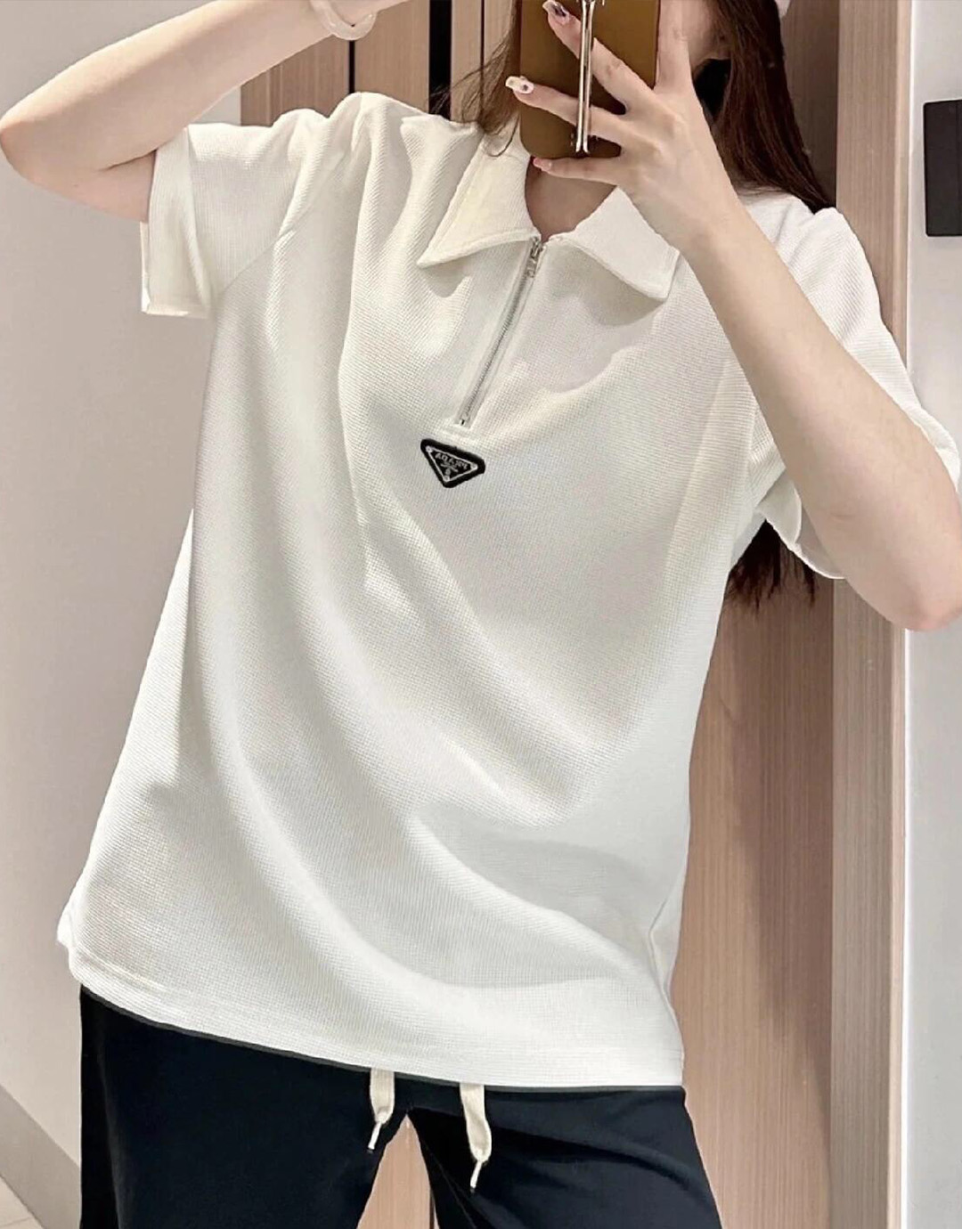 P R A D A 프라다 와플 스틸 와펜 반팔 폴로 카라 티셔츠 “2COLOR” 레플리카 6번 이미지 - 의류 | 세미샵 레플리카 사이트