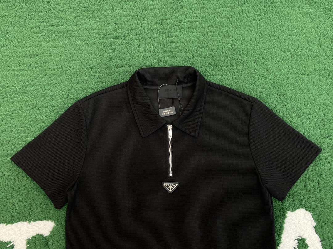 P R A D A 프라다 와플 스틸 와펜 반팔 폴로 카라 티셔츠 “2COLOR” 레플리카 8번 이미지 - 의류 | 세미샵 레플리카 사이트