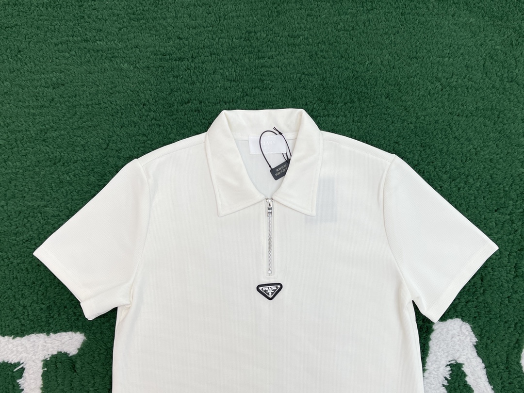 P R A D A 프라다 와플 스틸 와펜 반팔 폴로 카라 티셔츠 “2COLOR” 레플리카 16번 이미지 - 의류 | 세미샵 레플리카 사이트