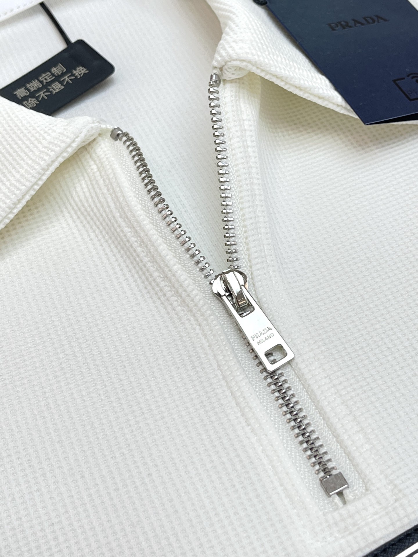 P R A D A 프라다 와플 스틸 와펜 반팔 폴로 카라 티셔츠 “2COLOR” 레플리카 18번 이미지 - 의류 | 세미샵 레플리카 사이트