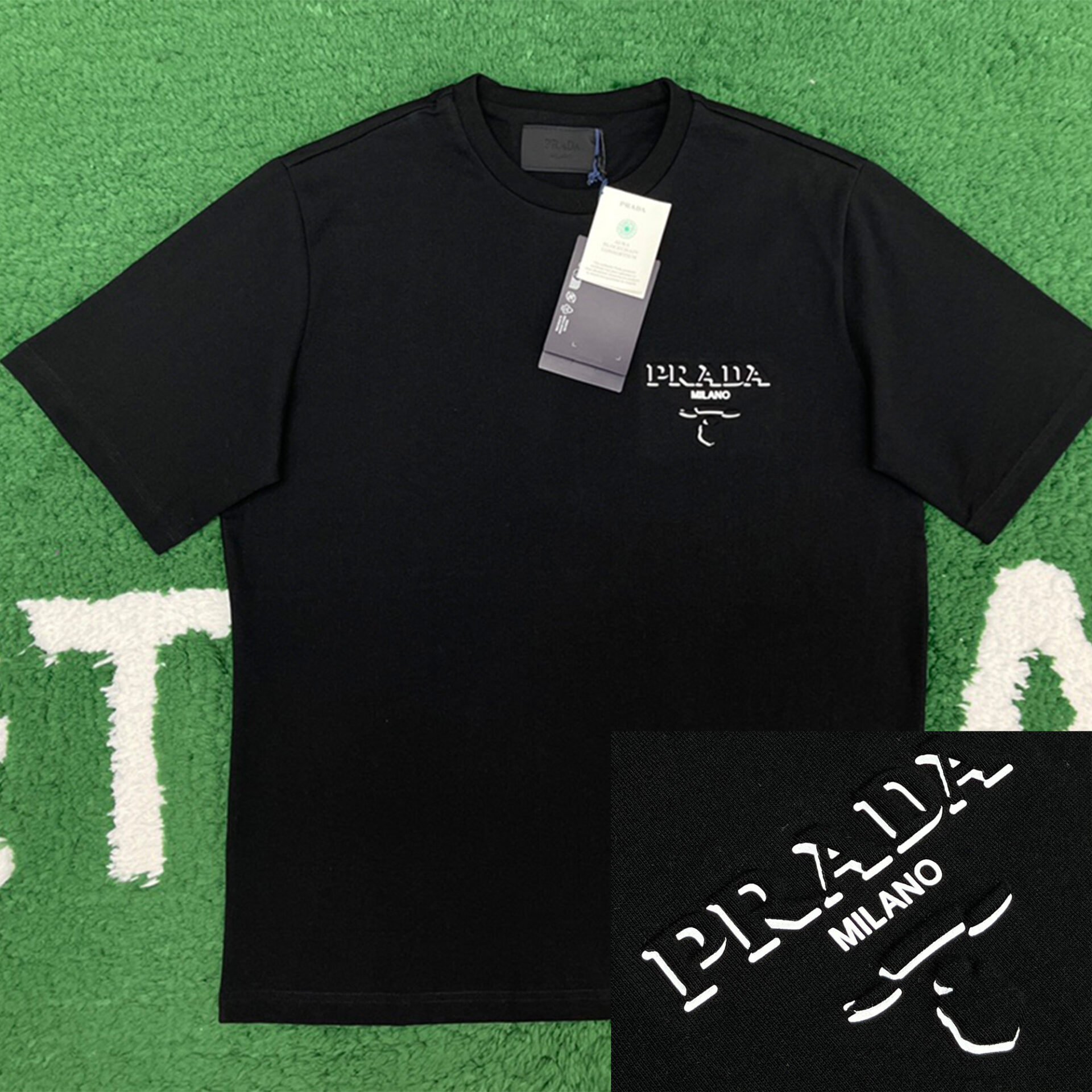 P R A D A 프라다 입체 프린티드 레터링 로고 박시 반팔 티셔츠 “2COLOR” 레플리카 1번 이미지 - 의류 | 세미샵 레플리카 사이트