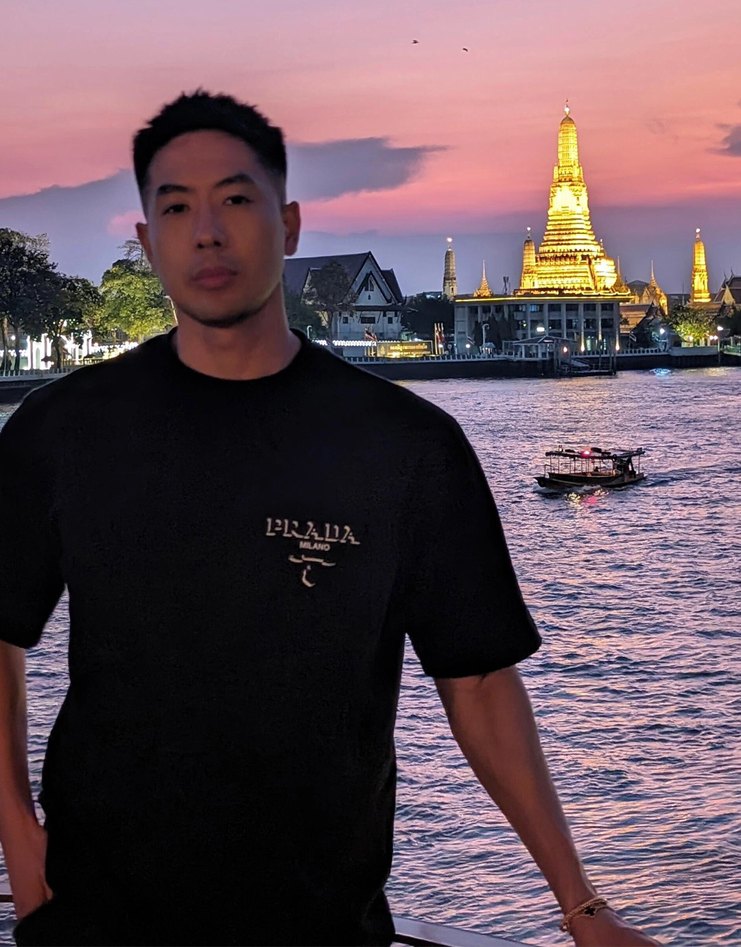 P R A D A 프라다 입체 프린티드 레터링 로고 박시 반팔 티셔츠 “2COLOR” 레플리카 3번 이미지 - 의류 | 세미샵 레플리카 사이트