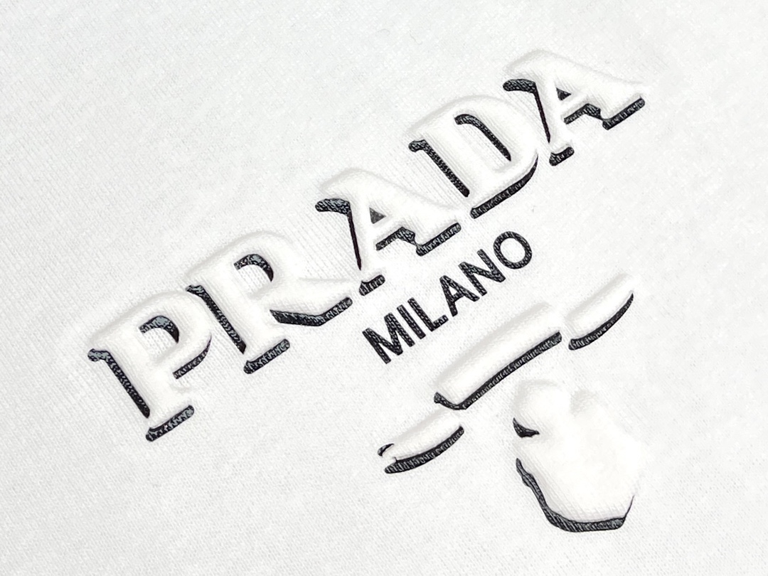 P R A D A 프라다 입체 프린티드 레터링 로고 박시 반팔 티셔츠 “2COLOR” 레플리카 19번 이미지 - 의류 | 세미샵 레플리카 사이트