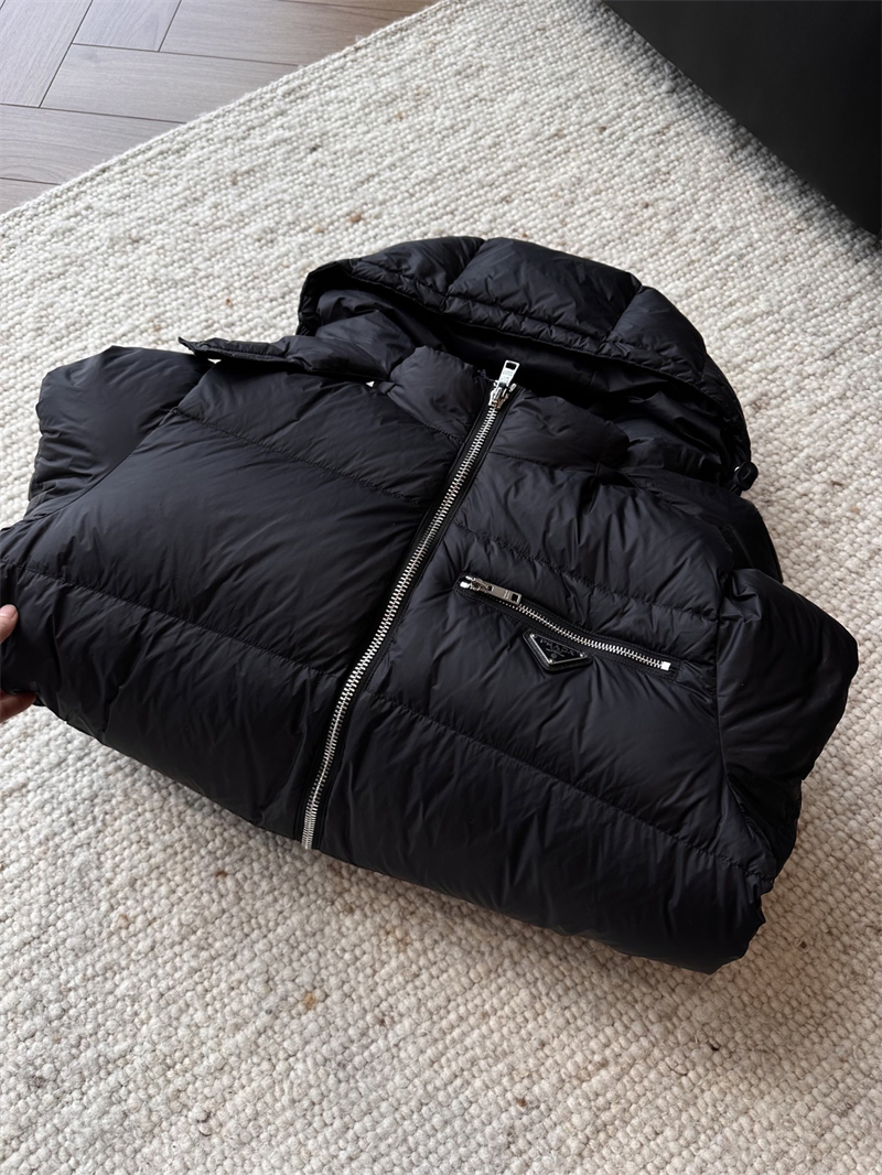 프라다 프라다 트라이앵글 로고 리나일론 다운 패딩자켓 레플리카 9번 이미지 - 의류 | 세미샵 레플리카 사이트